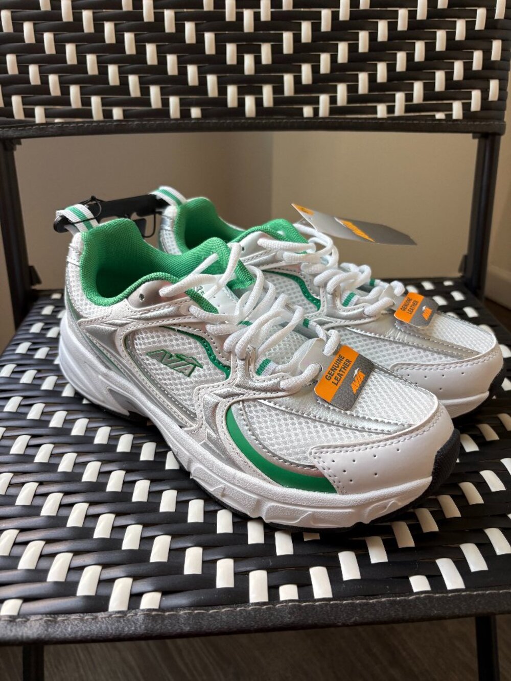 NWT Avia White Green Athletic Walking Running Sneakers Women's Size 8.5